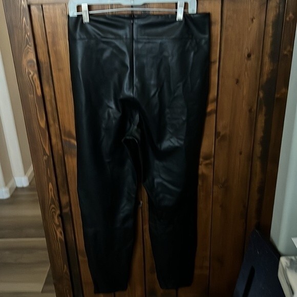 Joe’s Faux Leather Back Zip Up Leggings, Size 10 - Picture 4 of 10
